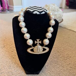 Elegant jewelry display - No necklace